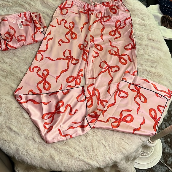 NWOT Victoria’s Secret Chalk Rose Glazed Satin pajama set XS - Picture 8 of 12